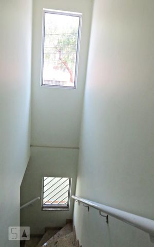 Casa à venda com 134m², 3 quartos e 3 vagasEscada