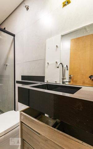 Casa à venda com 60m², 2 quartos e 3 vagas Casa à venda com 60m², 2 quartos e 3 vagasBanheiro