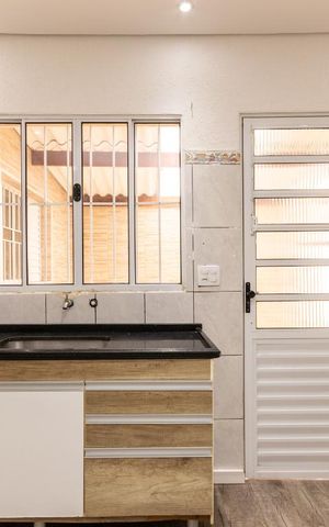 Casa à venda com 60m², 2 quartos e 3 vagas Casa à venda com 60m², 2 quartos e 3 vagasCozinha