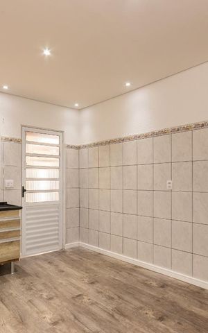 Casa à venda com 60m², 2 quartos e 3 vagas Casa à venda com 60m², 2 quartos e 3 vagasCozinha