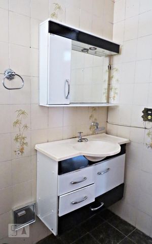 Casa para alugar com 100m², 2 quartos e sem vagaDetalhe banheiro