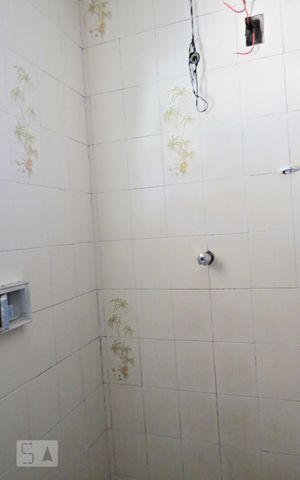 Casa para alugar com 100m², 2 quartos e sem vagaDetalhe banheiro