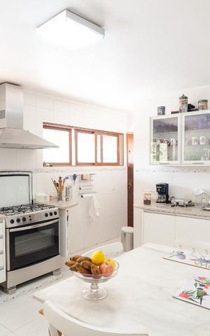 Casa à venda com 450m², 4 quartos e 4 vagasCozinha