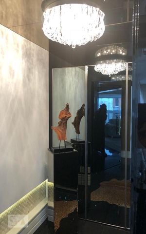 Apartamento à venda com 244m², 3 quartos e sem vaga Apartamento à venda com 244m², 3 quartos e sem vagaSala