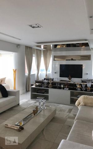Apartamento à venda com 244m², 3 quartos e sem vaga Apartamento à venda com 244m², 3 quartos e sem vagaSala