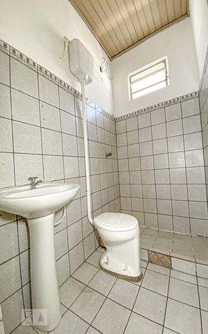 Casa para alugar com 75m², 2 quartos e sem vagaBanheiro