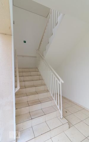 Apartamento para alugar com 45m², 2 quartos e sem vagaEscada de acesso à academia