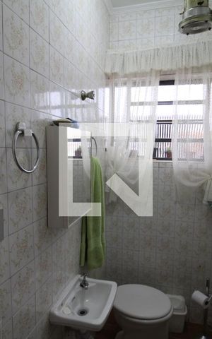 Casa à venda com 220m², 3 quartos e 2 vagasQuarto 1 - Banheiro