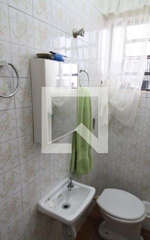 Casa à venda com 220m², 3 quartos e 2 vagasQuarto 1 - Banheiro