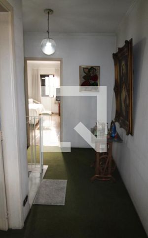 Casa à venda com 220m², 3 quartos e 2 vagasCorredor