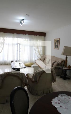 Casa à venda com 220m², 3 quartos e 2 vagasSala