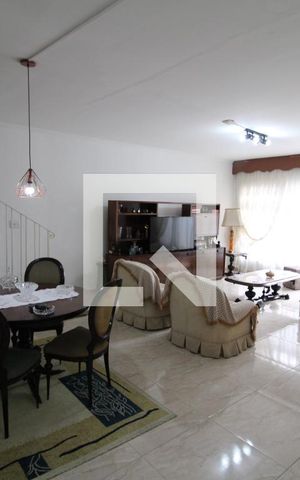 Casa à venda com 220m², 3 quartos e 2 vagasSala