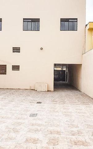 Casa à venda com 300m², 3 quartos e 8 vagas Casa à venda com 300m², 3 quartos e 8 vagasÁrea Externa