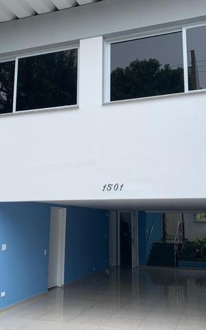 Casa para alugar com 400m², 6 quartos e 4 vagas Casa para alugar com 400m², 6 quartos e 4 vagasFachada