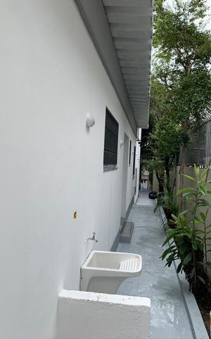 Casa para alugar com 400m², 6 quartos e 4 vagas Casa para alugar com 400m², 6 quartos e 4 vagasÁrea Externa