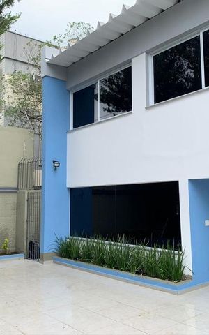 Casa para alugar com 400m², 6 quartos e 4 vagas Casa para alugar com 400m², 6 quartos e 4 vagasFachada