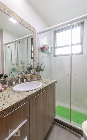 Apartamento à venda com 101m², 4 quartos e 2 vagas Apartamento à venda com 101m², 4 quartos e 2 vagasBanheiro da Suíte