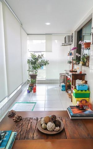 Apartamento à venda com 101m², 4 quartos e 2 vagas Apartamento à venda com 101m², 4 quartos e 2 vagasVaranda da Sala