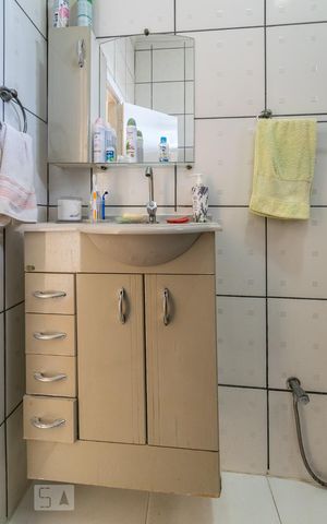 Apartamento para alugar com 60m², 2 quartos e sem vaga Apartamento para alugar com 60m², 2 quartos e sem vagaBanheiro - Armários
