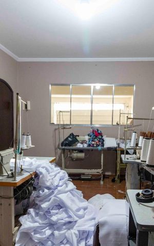 Casa à venda com 300m², 4 quartos e 2 vagasSala