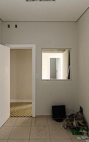 Casa à venda com 210m², 6 quartos e 2 vagas Casa à venda com 210m², 6 quartos e 2 vagasQuarot 02