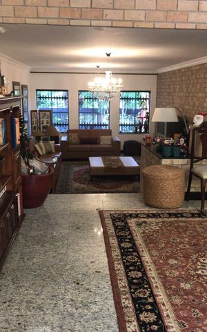 Casa à venda com 342m², 4 quartos e 4 vagas Casa à venda com 342m², 4 quartos e 4 vagasSala 2