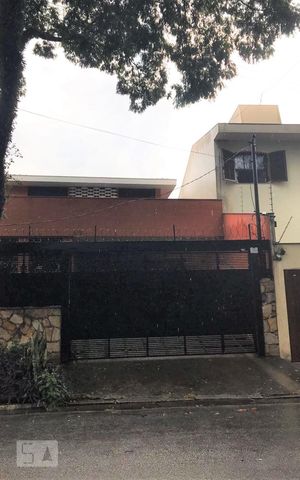 Casa à venda com 342m², 4 quartos e 4 vagas Casa à venda com 342m², 4 quartos e 4 vagasFachada