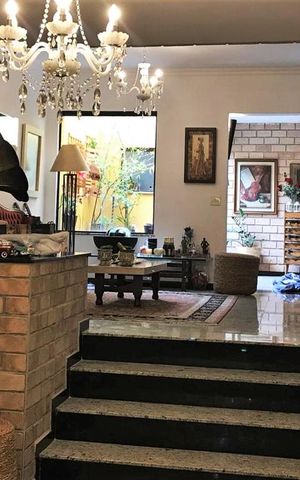 Casa à venda com 342m², 4 quartos e 4 vagas Casa à venda com 342m², 4 quartos e 4 vagasSala 1