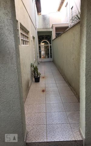 Casa à venda com 150m², 3 quartos e 2 vagas Casa à venda com 150m², 3 quartos e 2 vagasEntrada lateral
