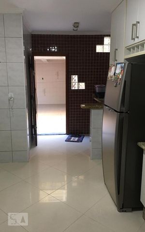 Casa à venda com 150m², 3 quartos e 2 vagas Casa à venda com 150m², 3 quartos e 2 vagasCozinha