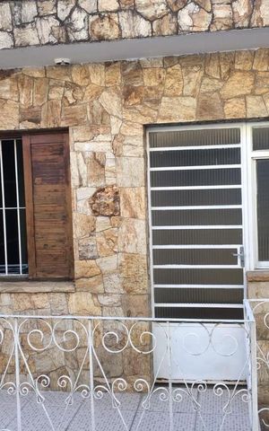 Casa à venda com 150m², 3 quartos e 2 vagas Casa à venda com 150m², 3 quartos e 2 vagasFundos