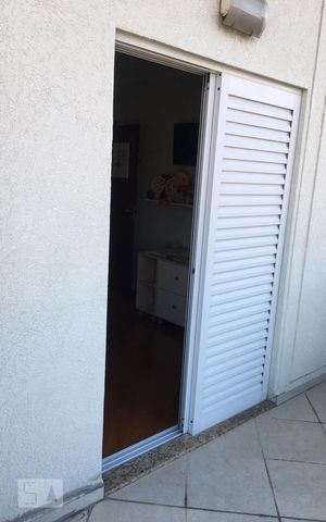 Casa à venda com 150m², 3 quartos e 2 vagas Casa à venda com 150m², 3 quartos e 2 vagasSacada Quarto 2