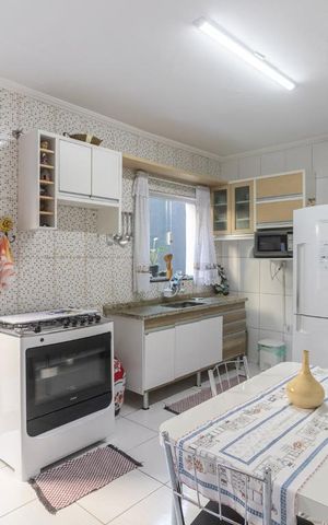 Casa à venda com 118m², 2 quartos e 2 vagas Casa à venda com 118m², 2 quartos e 2 vagasCozinha