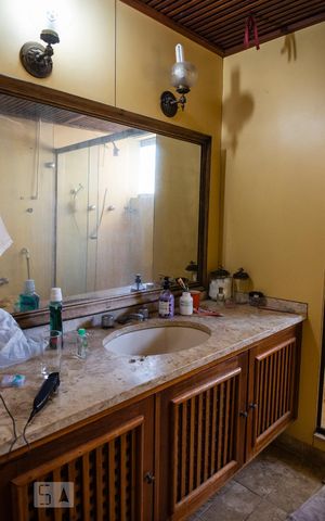 Apartamento à venda com 246m², 4 quartos e 2 vagas Apartamento à venda com 246m², 4 quartos e 2 vagasBanheiro Social