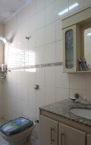 Casa à venda com 200m², 4 quartos e 3 vagasBanheiro