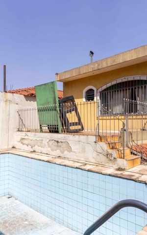 Casa à venda com 250m², 3 quartos e 2 vagasPiscina