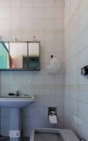 Casa à venda com 250m², 3 quartos e 2 vagasBanheiro Corredor
