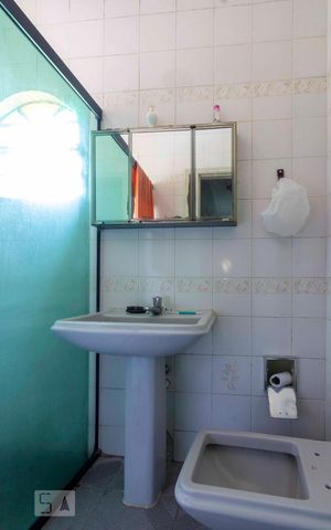 Casa à venda com 250m², 3 quartos e 2 vagasBanheiro Corredor
