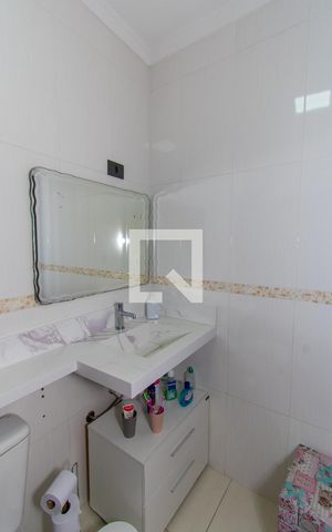 Casa à venda com 160m², 2 quartos e 2 vagasBanheiro da Suíte 1