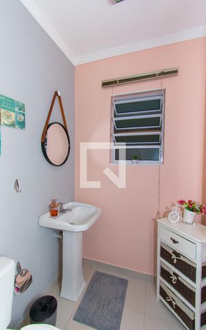 Casa à venda com 160m², 2 quartos e 2 vagasLavabo