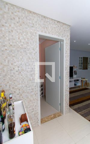 Casa à venda com 160m², 2 quartos e 2 vagasHall - Bar