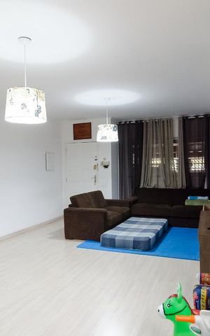 Casa à venda com 140m², 3 quartos e 2 vagas Casa à venda com 140m², 3 quartos e 2 vagasSala