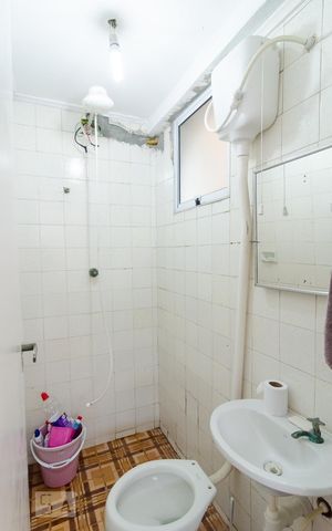 Casa à venda com 140m², 3 quartos e 2 vagas Casa à venda com 140m², 3 quartos e 2 vagasBanheiro social