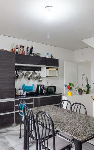 Casa à venda com 140m², 3 quartos e 2 vagas Casa à venda com 140m², 3 quartos e 2 vagasCozinha