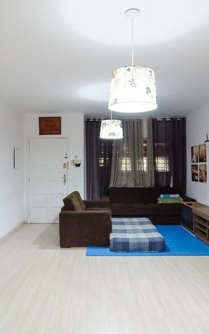 Casa à venda com 140m², 3 quartos e 2 vagas Casa à venda com 140m², 3 quartos e 2 vagasSala