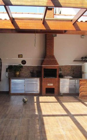 Casa à venda com 480m², 5 quartos e 2 vagas Casa à venda com 480m², 5 quartos e 2 vagasQuintal