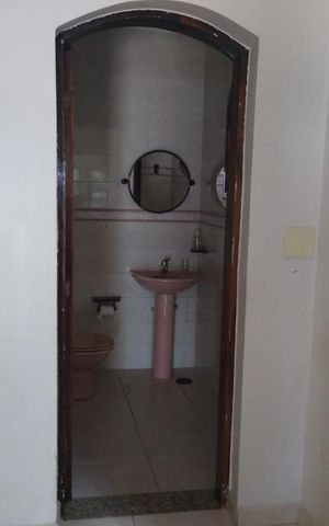 Casa à venda com 480m², 5 quartos e 2 vagas Casa à venda com 480m², 5 quartos e 2 vagasBanheiro