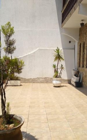 Casa à venda com 480m², 5 quartos e 2 vagas Casa à venda com 480m², 5 quartos e 2 vagasQuintal