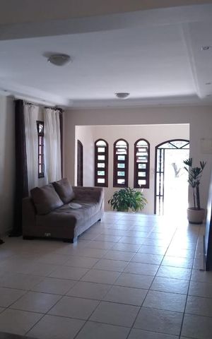 Casa à venda com 480m², 5 quartos e 2 vagas Casa à venda com 480m², 5 quartos e 2 vagasSala