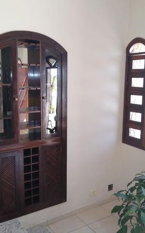 Casa à venda com 480m², 5 quartos e 2 vagas Casa à venda com 480m², 5 quartos e 2 vagasSala